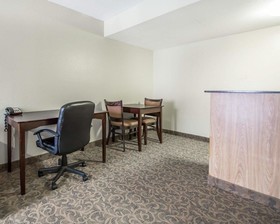Quality Inn & Suites By the Parks