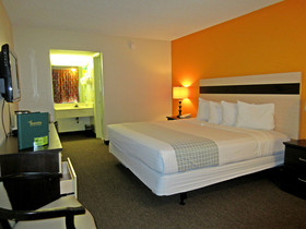 Roomba Inn & Suites Orlando