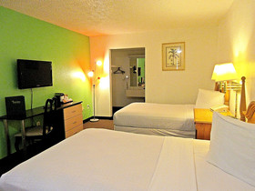 Roomba Inn & Suites Orlando