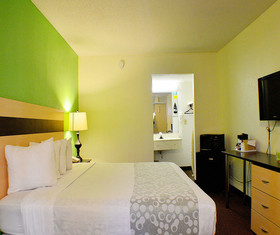 Roomba Inn & Suites Orlando