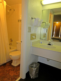 Roomba Inn & Suites Orlando