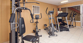Roomba Inn & Suites Orlando