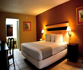 Roomba Inn & Suites Orlando