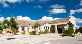 Trafalgar Retreat by Orlando Short Term