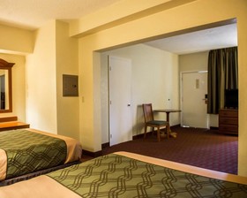 Econo Lodge North