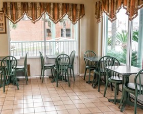 Econo Lodge North
