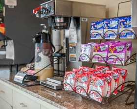 Econo Lodge North