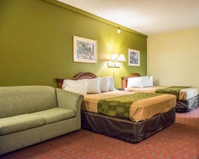 Econo Lodge North