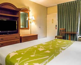 Econo Lodge North