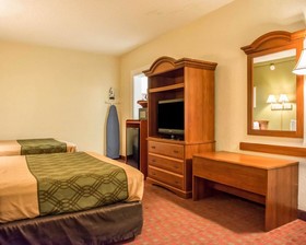 Econo Lodge North