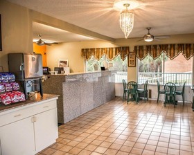 Econo Lodge North