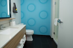 Tru by Hilton Lake City