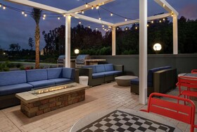 Tru by Hilton Lake City