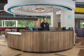 Tru by Hilton Lake City