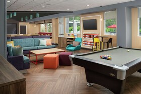 Tru by Hilton Lake City