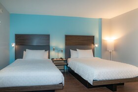 Tru by Hilton Lake City