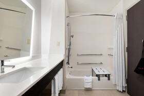Holiday Inn Express & Suites Lakeland South