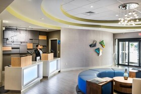 Holiday Inn Express & Suites Lakeland South