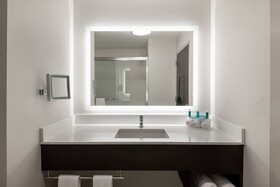 Holiday Inn Express & Suites Lakeland South