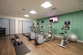 Holiday Inn Express & Suites Lakeland South