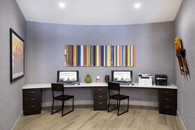 Holiday Inn Express & Suites Lakeland South