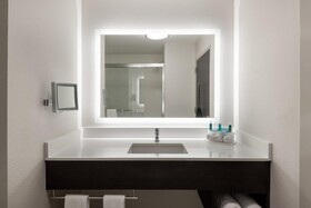 Holiday Inn Express & Suites Lakeland South