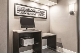 La Quinta Inn & Suites by Wyndham Orlando Lake Mary