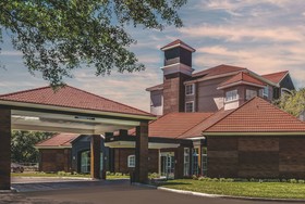 La Quinta Inn & Suites by Wyndham Orlando Lake Mary