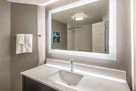 La Quinta Inn & Suites by Wyndham Orlando Lake Mary