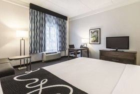 La Quinta Inn & Suites by Wyndham Orlando Lake Mary