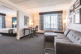 La Quinta Inn & Suites by Wyndham Orlando Lake Mary
