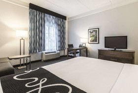 La Quinta Inn & Suites by Wyndham Orlando Lake Mary