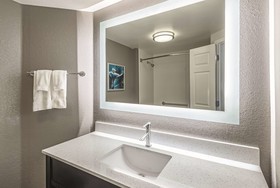 La Quinta Inn & Suites by Wyndham Orlando Lake Mary