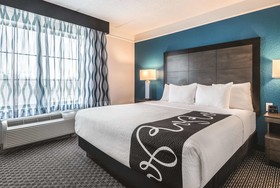 La Quinta Inn & Suites by Wyndham Orlando Lake Mary