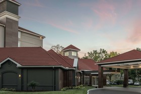 La Quinta Inn & Suites by Wyndham Orlando Lake Mary