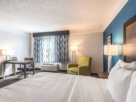 La Quinta Inn & Suites by Wyndham Orlando Lake Mary