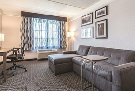 La Quinta Inn & Suites by Wyndham Orlando Lake Mary