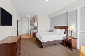 Days Inn by Wyndham Lamont