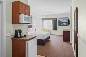 Days Inn by Wyndham Lamont