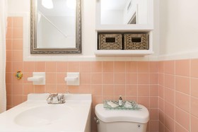 Sunny Shores Inn & Suites