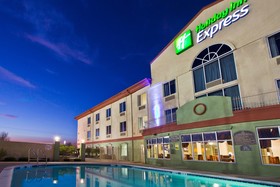 Holiday Inn Express & Suites Live oak