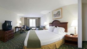 Holiday Inn Express & Suites Live oak
