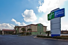 Holiday Inn Express & Suites Live oak