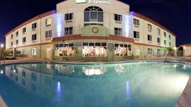Holiday Inn Express & Suites Live oak