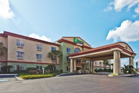 Holiday Inn Express & Suites Live oak