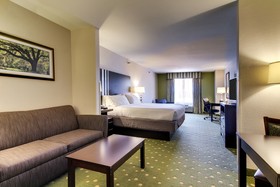 Holiday Inn Express & Suites Live oak
