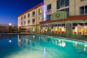 Holiday Inn Express & Suites Live oak