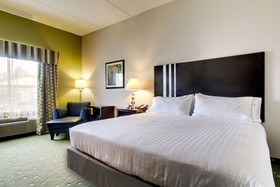 Holiday Inn Express & Suites Live oak