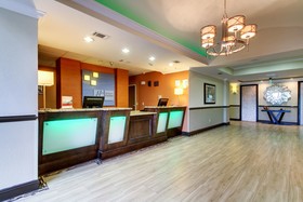 Holiday Inn Express & Suites Live oak