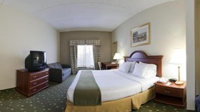 Holiday Inn Express & Suites Live oak